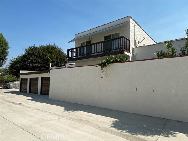 Building Photo - 18641 Oriente Dr