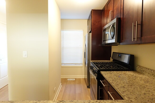 Building Photo - 116 Colonial Pkwy