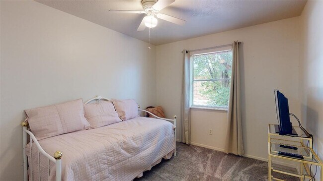 Building Photo - 3906 Sioux Cir