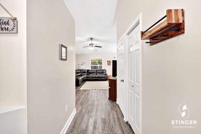Building Photo - 13 Brindlewood Dr