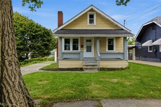 Building Photo - 975 Corwin Ave