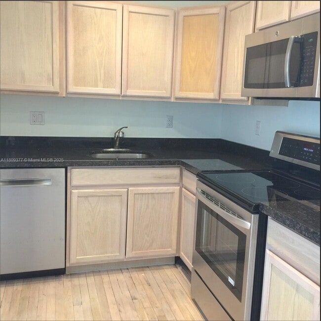 Building Photo - 1383 NE 34th Ct