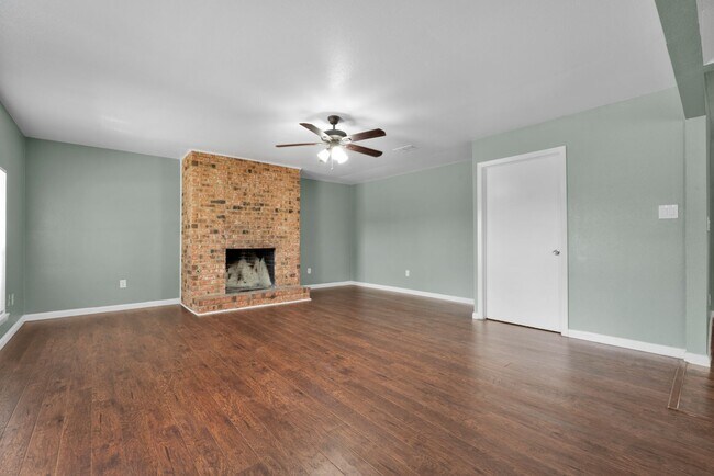 Building Photo - 417 E Lindbergh Blvd