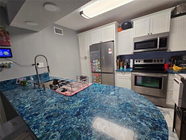 Building Photo - 19505 Quesada Ave