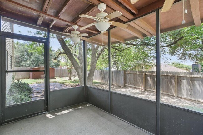 Building Photo - 1300 Tuxford Cove