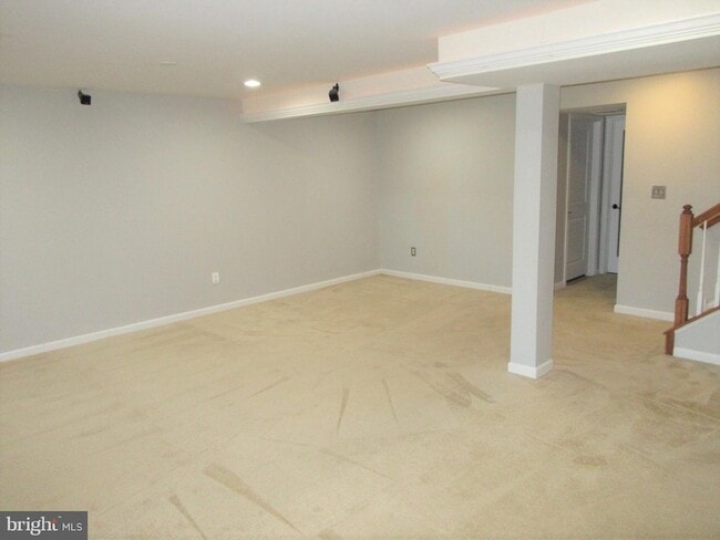 Building Photo - 1305 Madison Ln