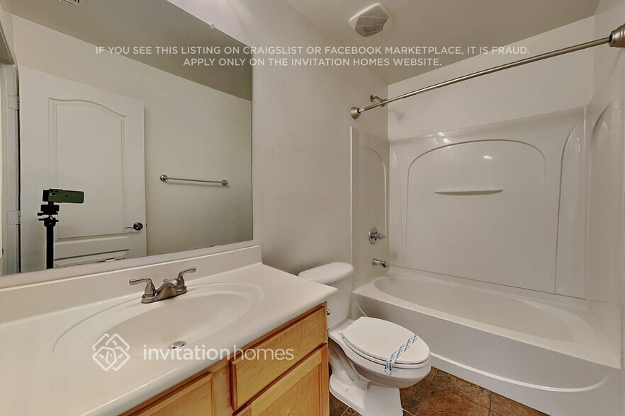 Building Photo - 2246 E Bowker St