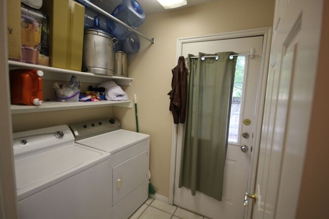 Building Photo - 3 Bedroom Townhome in Provo's Westside