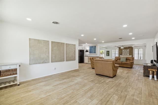 Building Photo - 724 Edgehill Dr