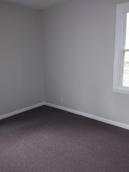 Building Photo - 2371 Brackett St SW