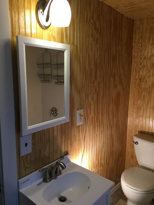 Building Photo - Awesome 2nd floor studio with private deck...