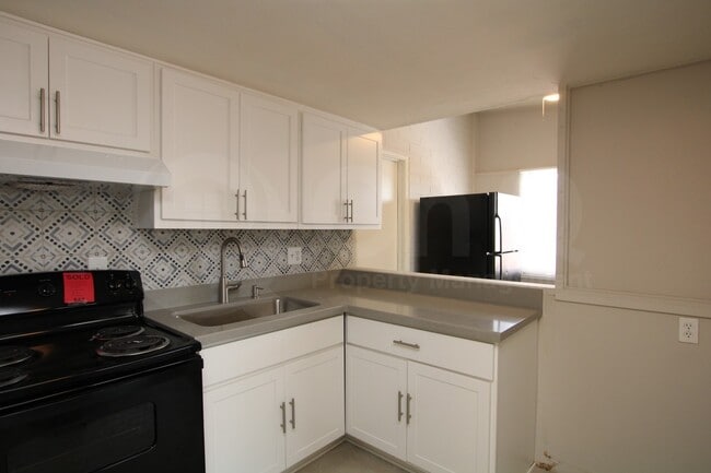 Building Photo - 3207 N 67th Pl