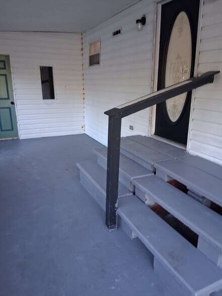 Building Photo - 1920 E 151st Ave