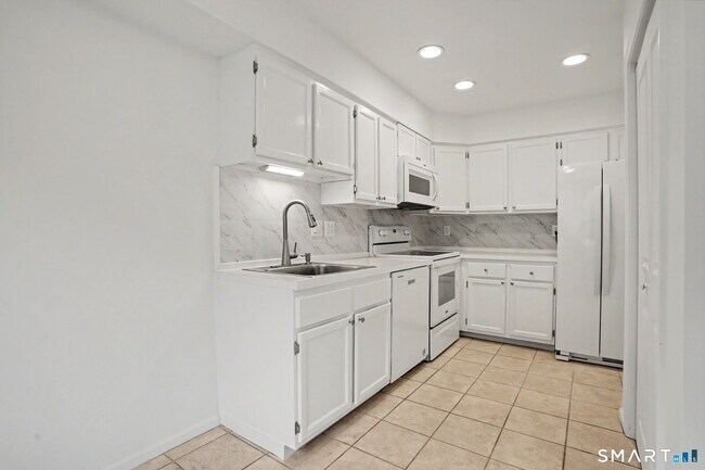 Building Photo - 49 Deer Run