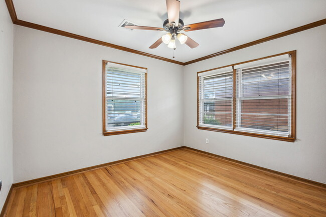 Building Photo - 10001 Ridgeview Dr