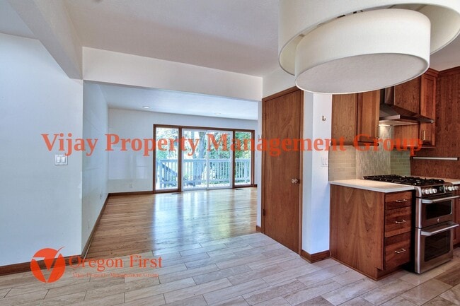 Building Photo - 12274 NW Coleman Dr