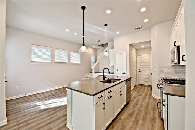 Building Photo - 13602 Defiance Pass