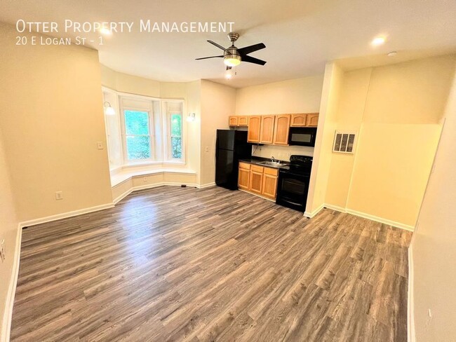 Primary Photo - Large 2BR/1BA Apartment with Dedicated Par...