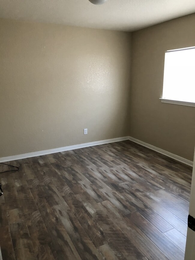 Building Photo - Well-Maintained 4-Bedroom Home with Game Room, Gazebo & Trail Access