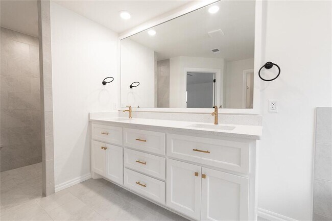 Building Photo - 5732 Lantana Ln