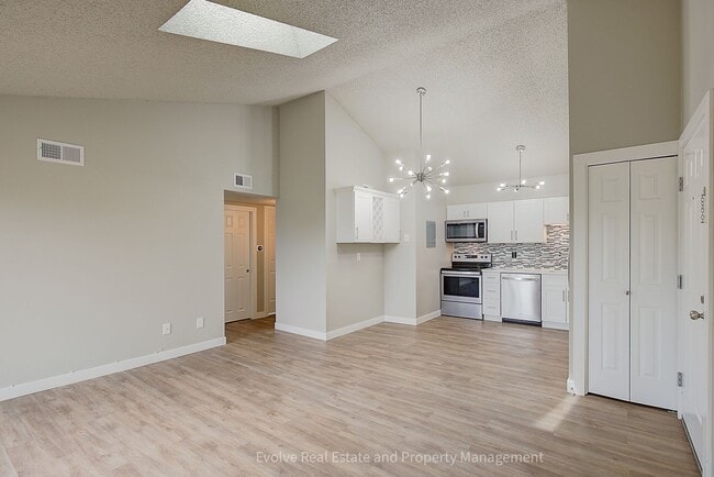 Building Photo - Evolve Real Estate: Top-Floor Condo in Prime Denver Location-Near DTC Available May 1st
