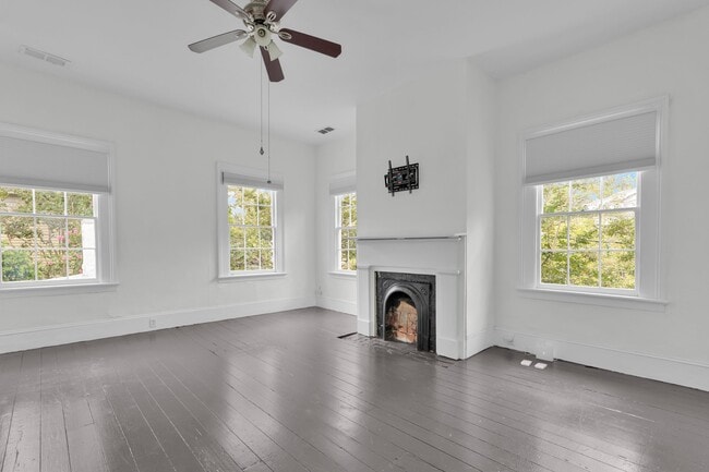 Building Photo - Savannah