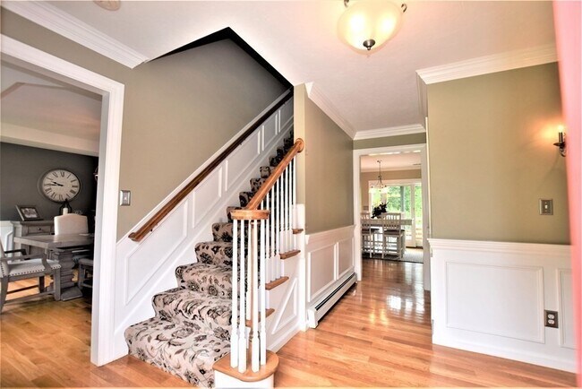 Building Photo - 398 Davis St