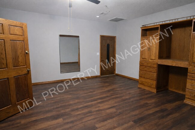 Building Photo - Laporte