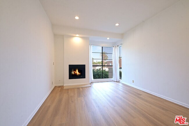 Building Photo - 234 S Gale Dr