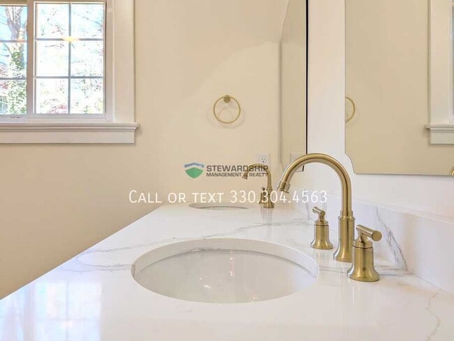 Building Photo - 724 Beall Ave