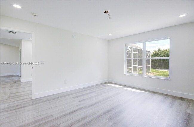 Building Photo - 3601 SW Dellamano St