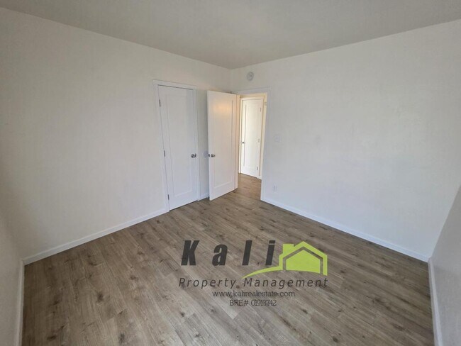 Building Photo - 2141 Flintridge Dr