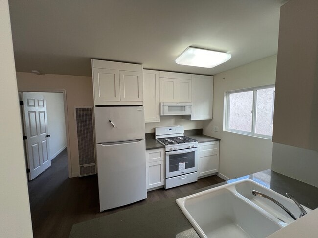 Building Photo - 4062 Inglewood Blvd