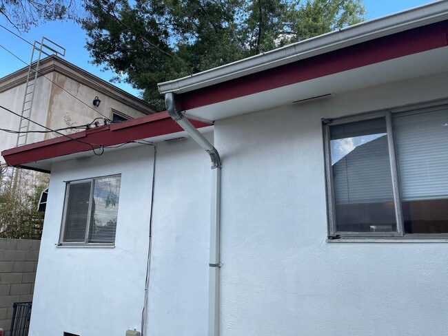 Building Photo - 4448-4450 Avocado St