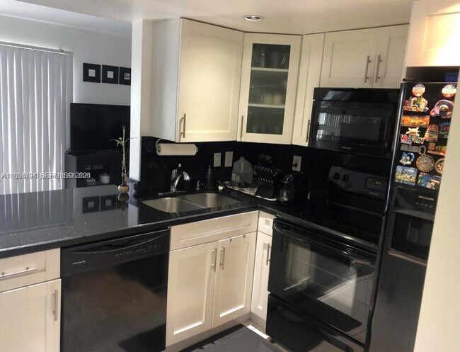 Building Photo - 3868 NE 169th St