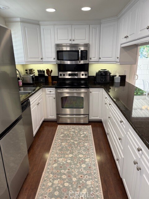 Building Photo - 754 Avenida Majorca