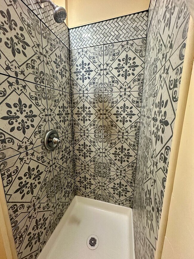 Building Photo - Temple Units