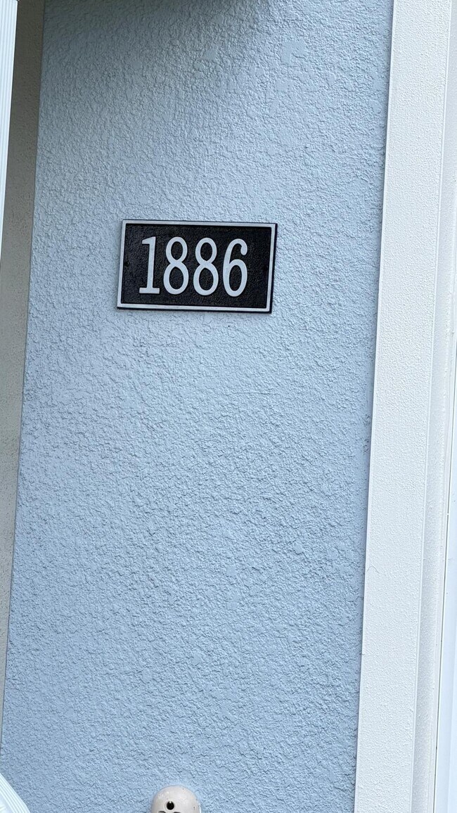 Building Photo - 1886 Falconhurst Ln
