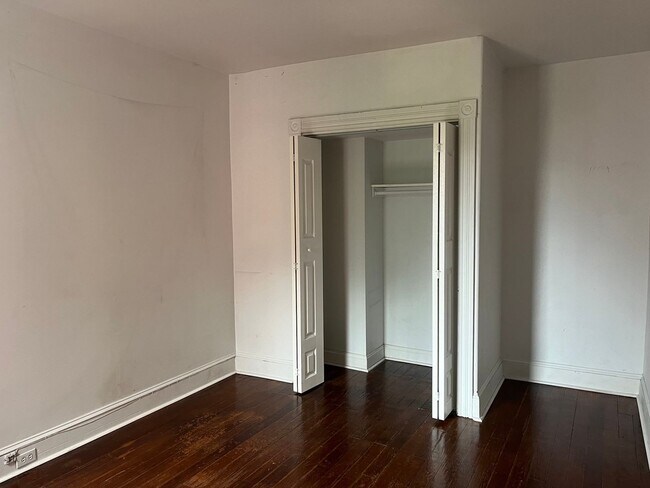 Building Photo - Beautiful 5 Bedroom 2.5 bath Single Family Home in Prime Chestnut Hill Location!