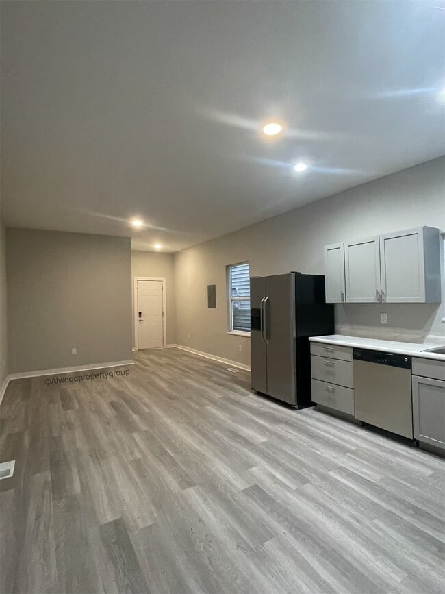 Building Photo - 1021 S State Ave