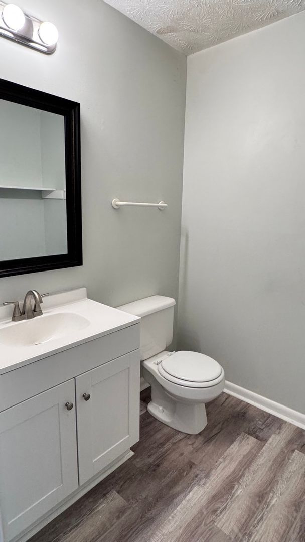 Building Photo - 2BR/1.5BA End Unit Townhome Near Downtown Snellville!