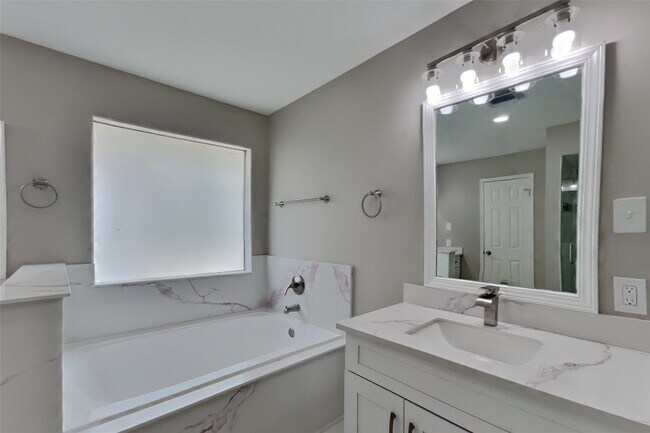 Building Photo - 14118 Barkerview Ct