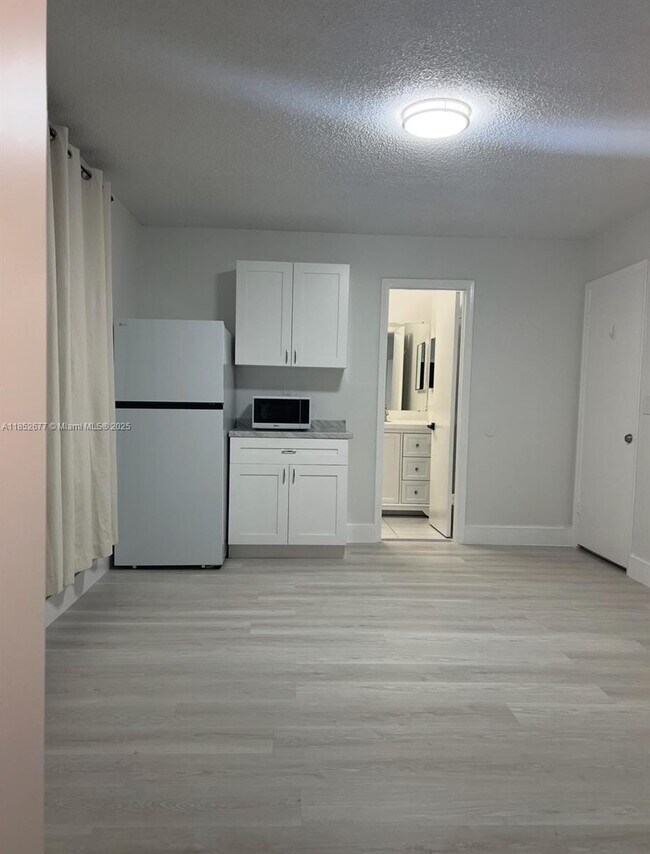 Building Photo - 5004 SW 140th Ct