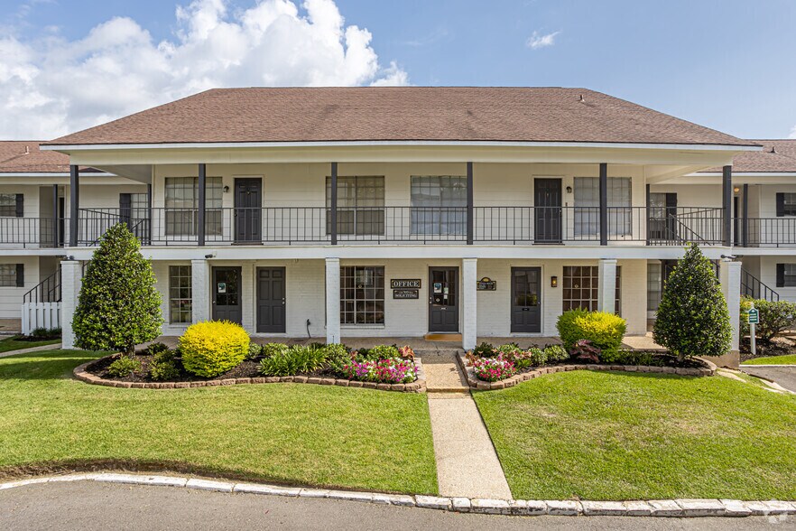 Jefferson Shadows 9771 Jefferson Hwy Baton Rouge LA 70809 Apartment