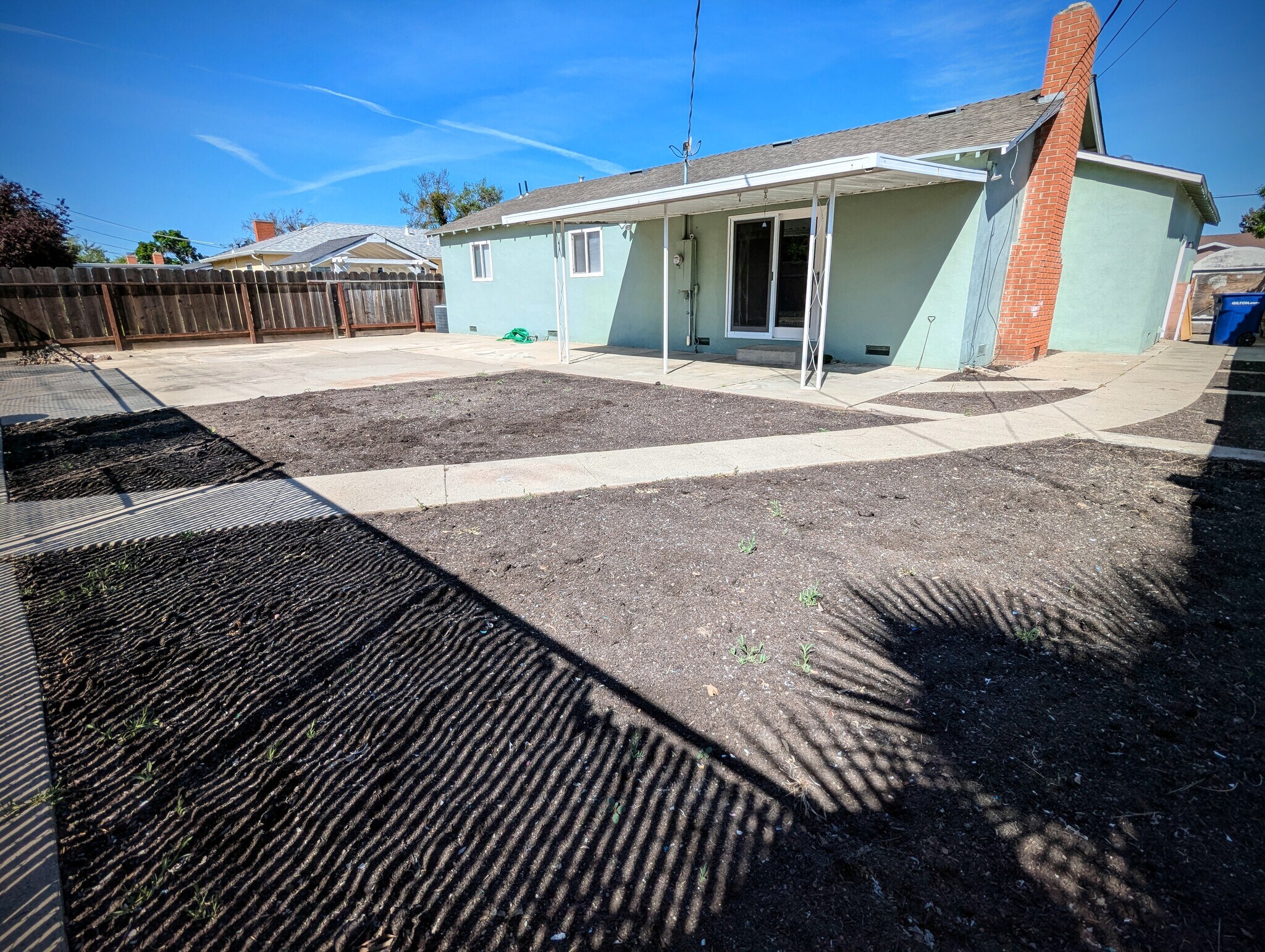 Building Photo - 2213 Newport Dr