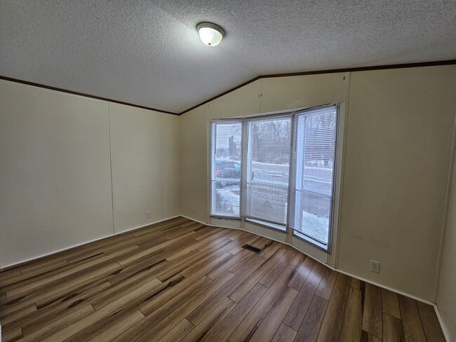 Building Photo - 5687 Lowell Rd