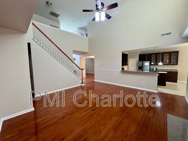 Building Photo - 7001 Mountain Top Ct