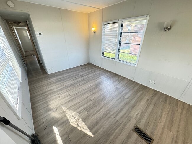 Building Photo - 2bed/1bath trailer in downtown Landis all electric