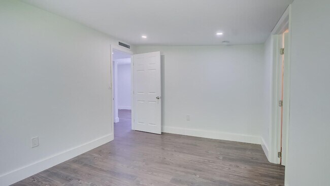 Building Photo - 129 NW 60th St
