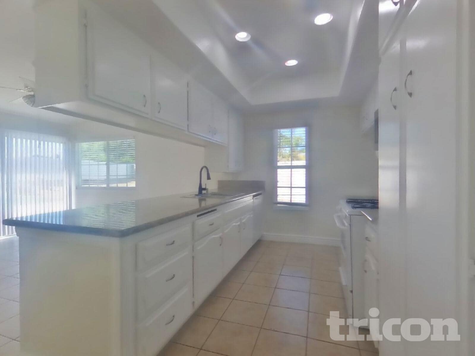 Building Photo - 14353 Victor Dr